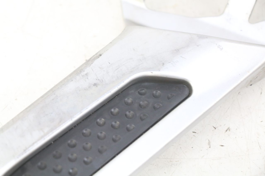 photo de PAIRE PLATINE CALE PIED AVANT YAMAHA FJR ABS 1300 (2006 - 2012) - Détails caractéristiques