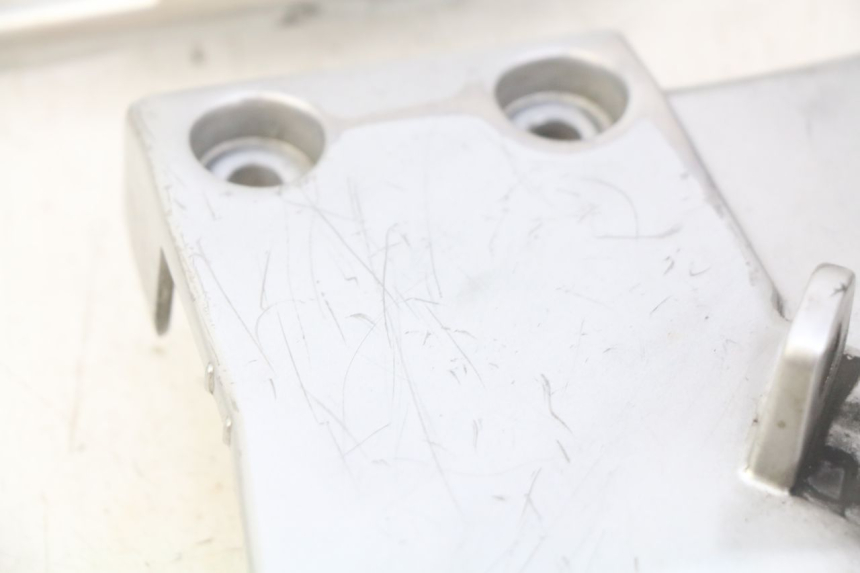 photo de PAIRE PLATINE CALE PIED AVANT YAMAHA FJR ABS 1300 (2006 - 2012) - État de surface