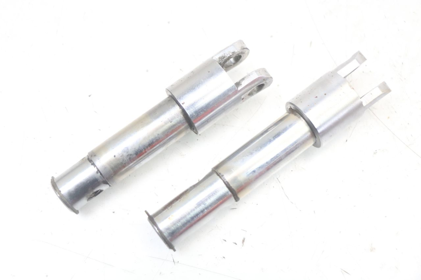 photo de PAIRE PLATINE CALE PIED AVANT HARLEY DAVIDSON SPORTSTER XL CUSTOM 883 (1999 - 2006) - Zoom état d’usage