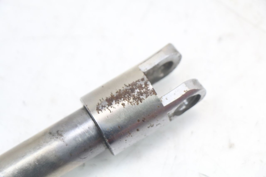 photo de PAIRE PLATINE CALE PIED AVANT HARLEY DAVIDSON SPORTSTER XL CUSTOM 883 (1999 - 2006) - Gros plan technique