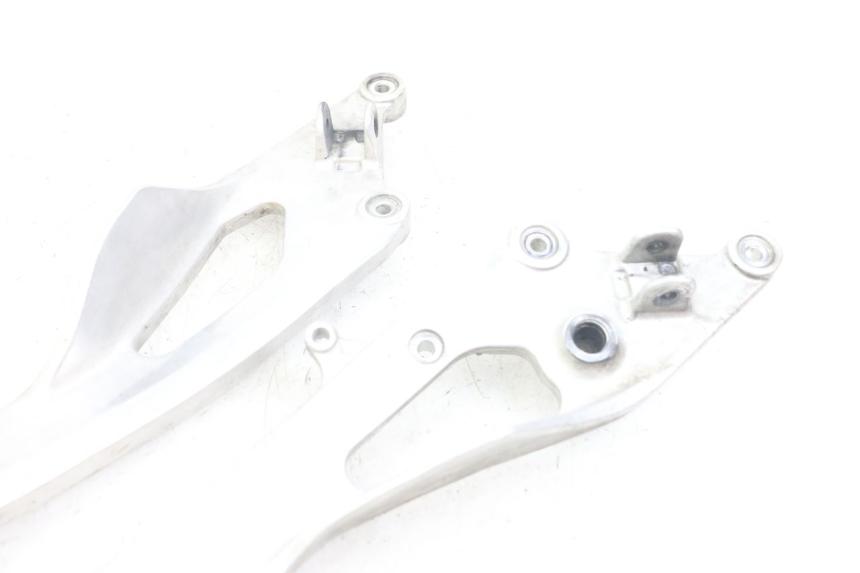 photo de PAIRE PLATINE CALE PIED AVANT YAMAHA TDM ABS 900 (2002 - 2014) - Points de fixation