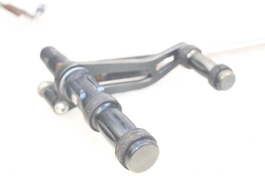 photo de PAIRE PLATINE CALE PIED AVANT DAELIM VL DAYSTAR 125 (2000 - 2011) - Vue produit