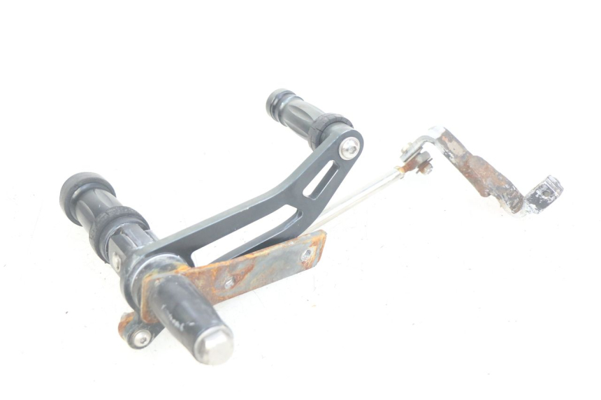 photo de PAIRE PLATINE CALE PIED AVANT DAELIM VL DAYSTAR 125 (2000 - 2011) - Points de fixation