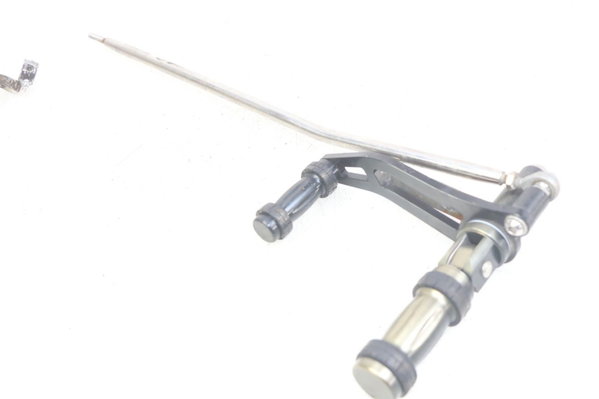 photo de PAIRE PLATINE CALE PIED AVANT DAELIM VL DAYSTAR 125 (2000 - 2011) - État de surface