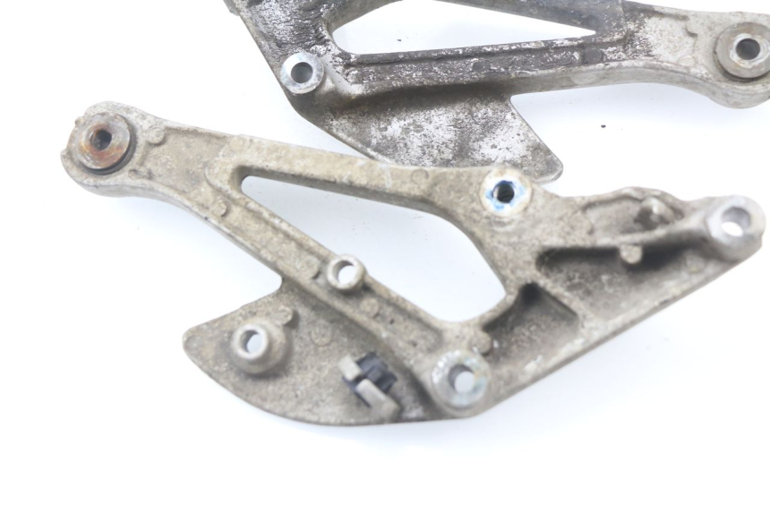 photo de PAIRE PLATINE CALE PIED AVANT YAMAHA XJ600 XJ DIVERSION 600 (1992 - 1997) - Détail de la pièce