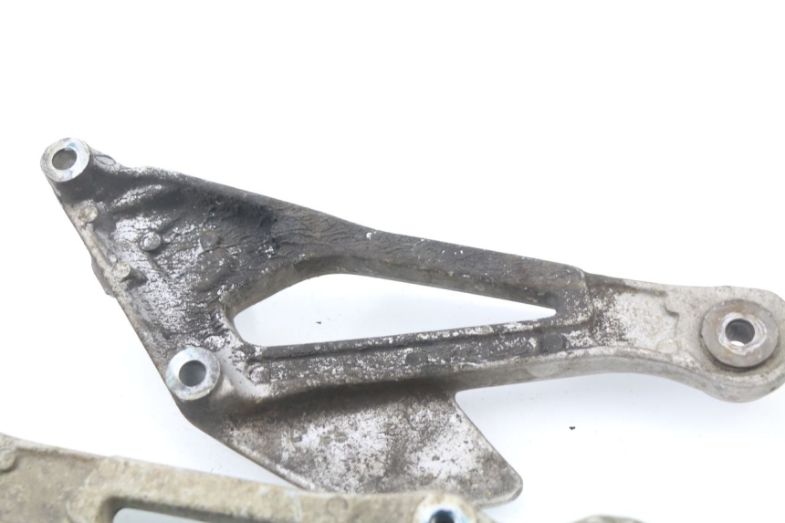 photo de PAIRE PLATINE CALE PIED AVANT YAMAHA XJ600 XJ DIVERSION 600 (1992 - 1997) - Zoom état d’usage