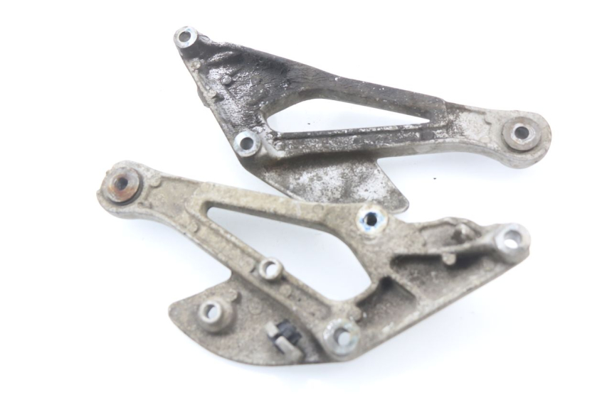 photo de PAIRE PLATINE CALE PIED AVANT YAMAHA XJ600 XJ DIVERSION 600 (1992 - 1997) - Autre angle de vue