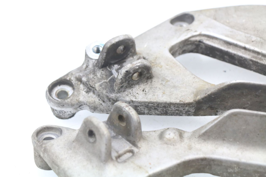 photo de PAIRE PLATINE CALE PIED AVANT YAMAHA XJ600 XJ DIVERSION 600 (1992 - 1997) - Gros plan technique