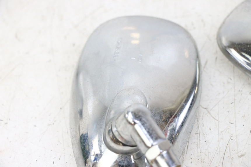 photo de PAIRE RETROVISEURS EUROCKA RETRO 50 (2007 - 2014) - Gros plan technique