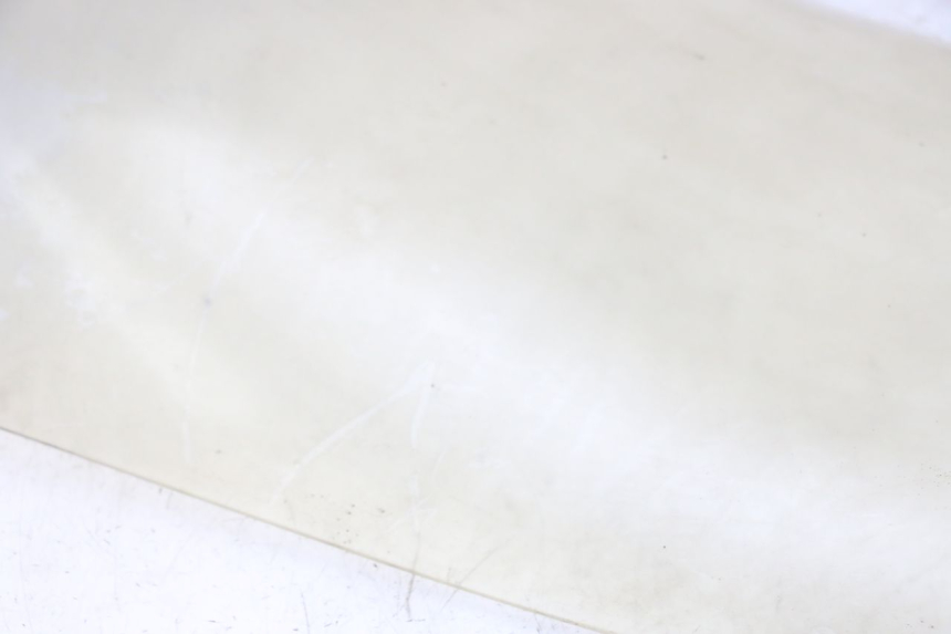 photo de PARE BRISE SUZUKI BURGMAN 125 (2007 - 2014) - Vue rapprochée