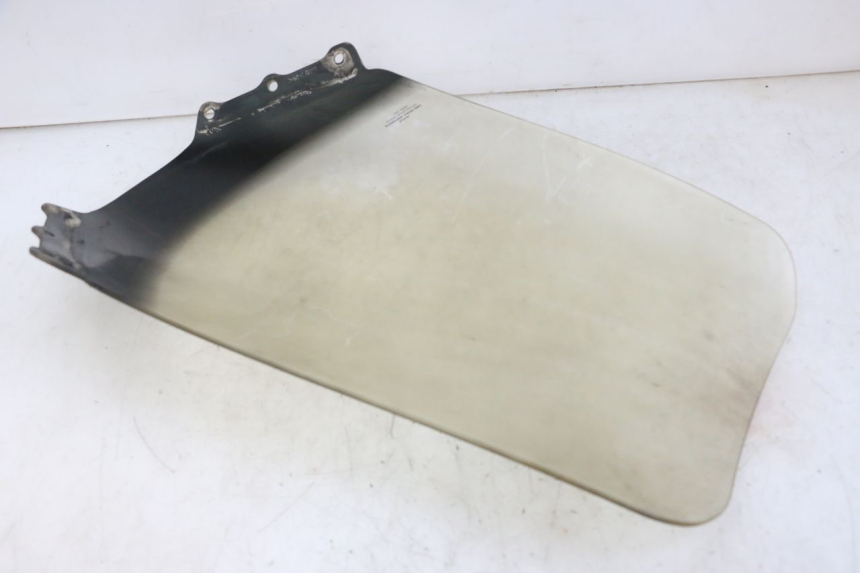 photo de PARE BRISE SUZUKI BURGMAN 125 (2007 - 2014) - Gros plan technique