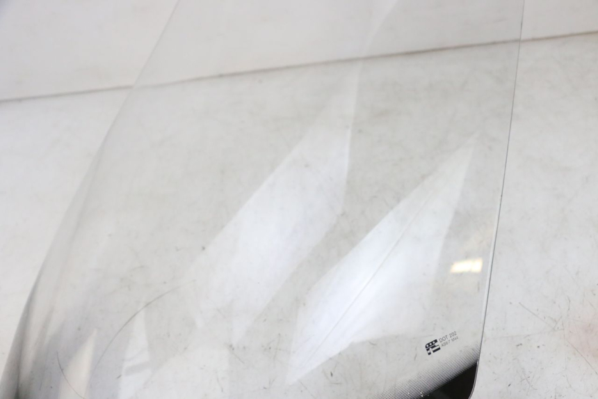 photo de PARE BRISE SUZUKI BURGMAN 125 (2007 - 2014) - Détail de la pièce