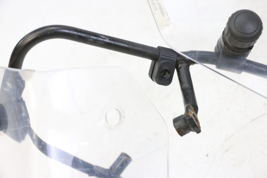 photo de PARE BRISE PEUGEOT E-VIVACITY 1 (2012 - 2018) - Gros plan technique