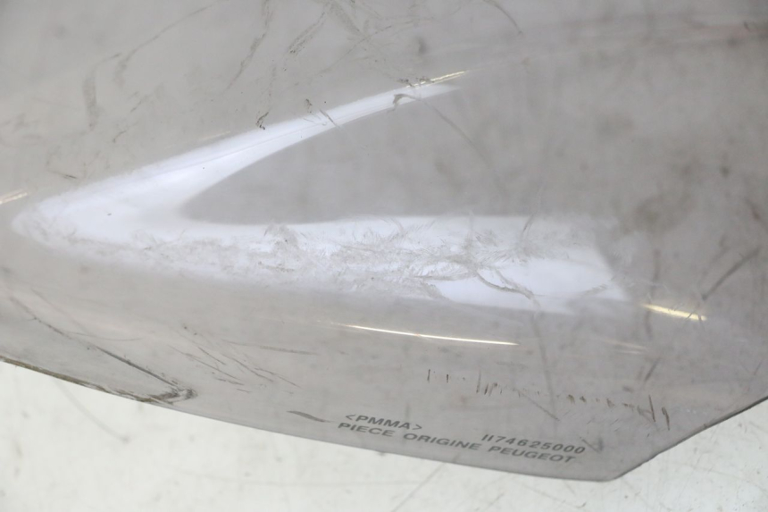 photo de PARE BRISE PEUGEOT ELYSTAR 125 (2002 - 2007) - Gros plan technique