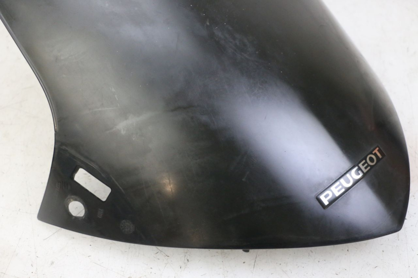 photo de PARE BRISE PEUGEOT ELYSTAR 50 (2002 - 2014) - Gros plan technique