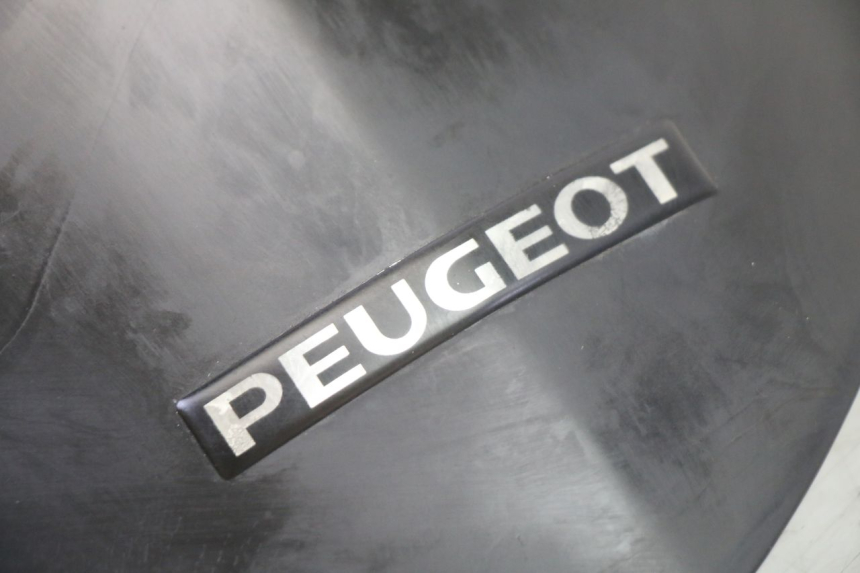 photo de PARE BRISE PEUGEOT ELYSTAR 50 (2002 - 2014) - Gros plan technique