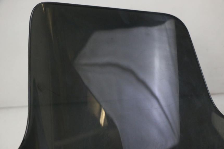 photo de PARE BRISE PEUGEOT ELYSTAR 50 (2002 - 2014) - Autre angle de vue