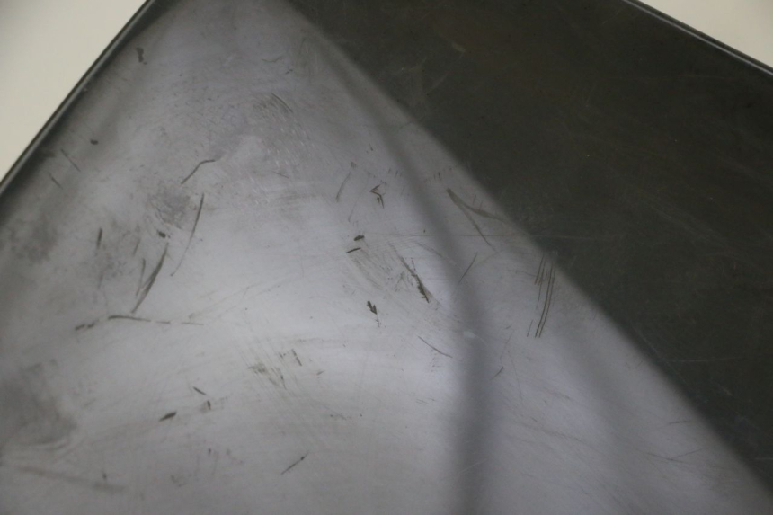 photo de PARE BRISE PEUGEOT ELYSTAR 50 (2002 - 2014) - Zoom état d’usage