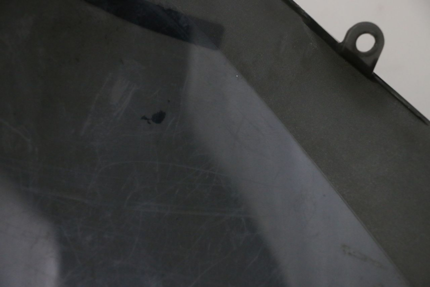 photo de PARE BRISE PEUGEOT ELYSTAR 50 (2002 - 2014) - Gros plan technique