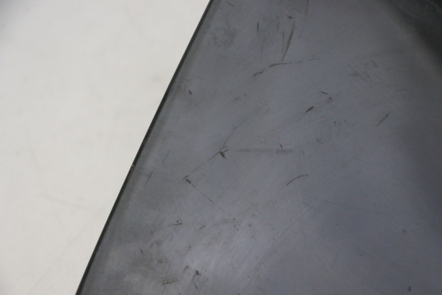 photo de PARE BRISE PEUGEOT ELYSTAR 50 (2002 - 2014) - Points de fixation