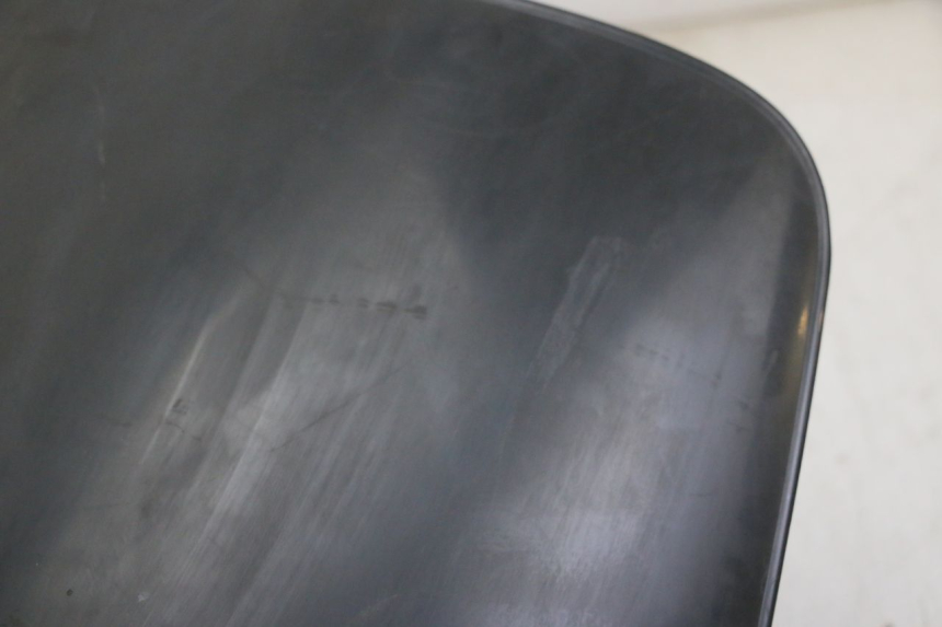 photo de PARE BRISE PEUGEOT ELYSTAR 50 (2002 - 2014) - Photo complémentaire