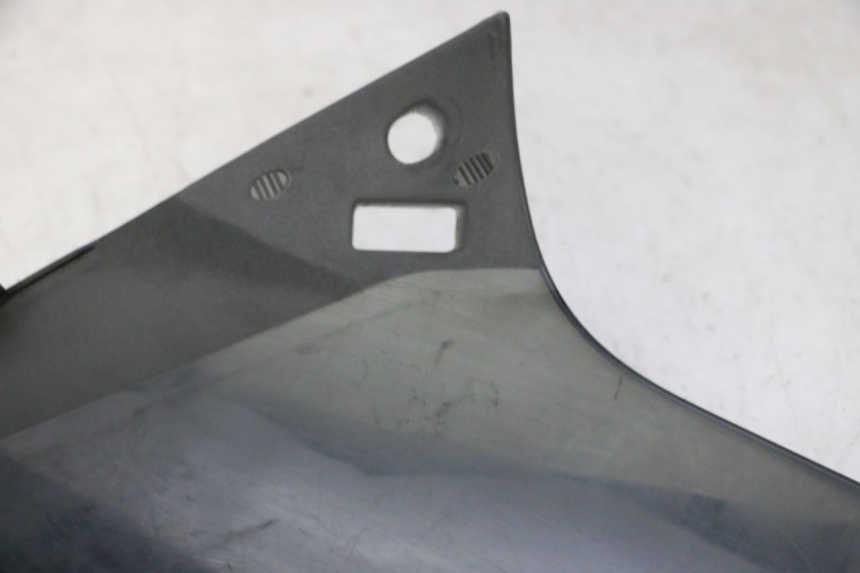 photo de PARE BRISE PEUGEOT ELYSTAR 50 (2002 - 2014) - Gros plan technique