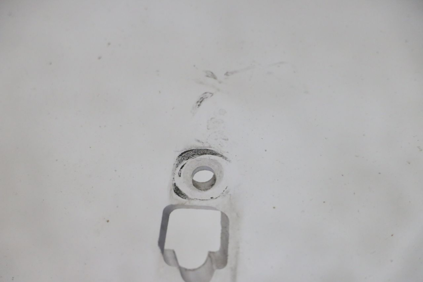 photo de PARE BRISE YAMAHA FJR ABS 1300 (2006 - 2012) - Points de fixation