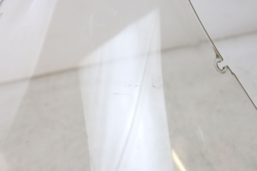 photo de PARE BRISE HONDA FORZA 125 (2015 - 2016) - Gros plan technique