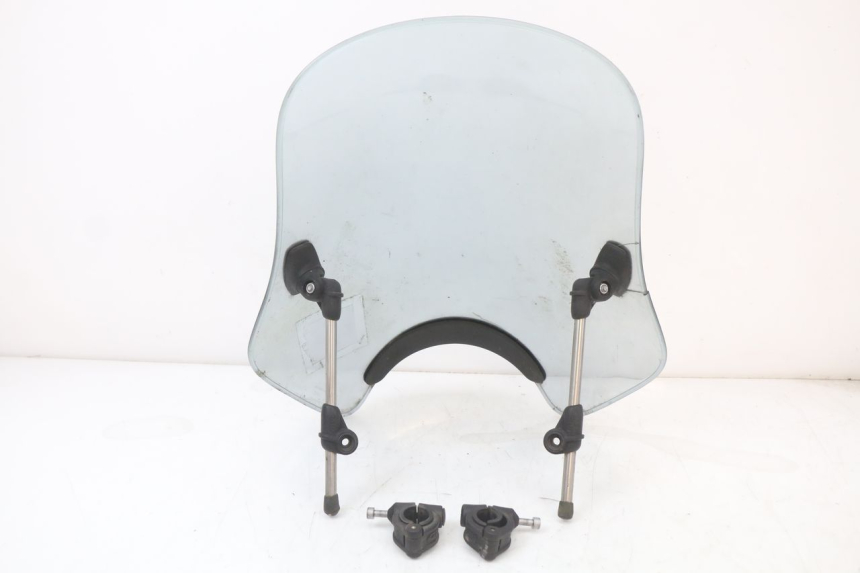 photo de PARE BRISE SUZUKI GN 125 (1997 - 2000) - Gros plan technique