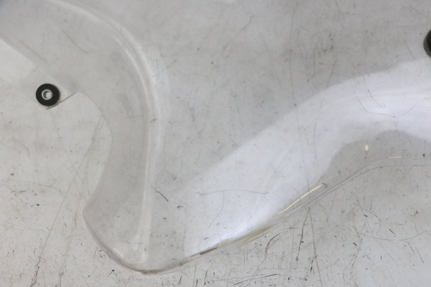 photo de PARE BRISE PIAGGIO MP3 RL 250 (2006 - 2010) - Gros plan technique