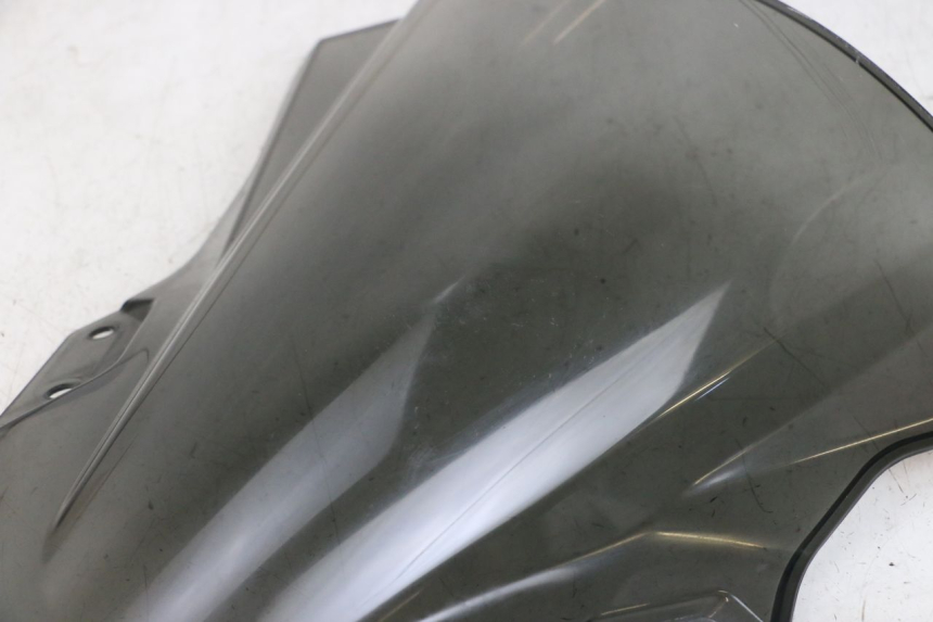 photo de PARE BRISE KAWASAKI NINJA 400 (2018 - 2023) - Gros plan technique