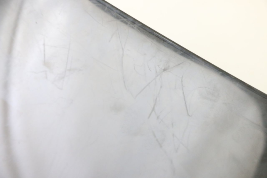 photo de PARE BRISE PEUGEOT ELYSTAR 50 (2002 - 2014) - Gros plan technique