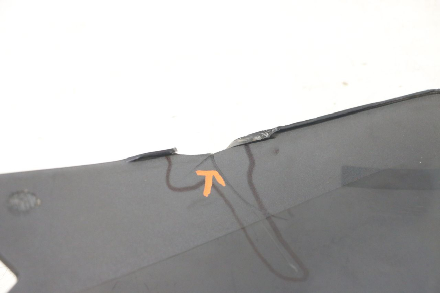 photo de PARE BRISE PEUGEOT ELYSTAR 50 (2002 - 2014) - Points de fixation