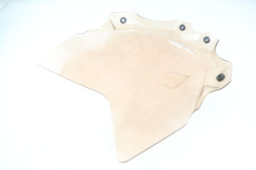 photo de PARE BRISE PEUGEOT SATELIS 125 (2010 - 2012) - Gros plan technique