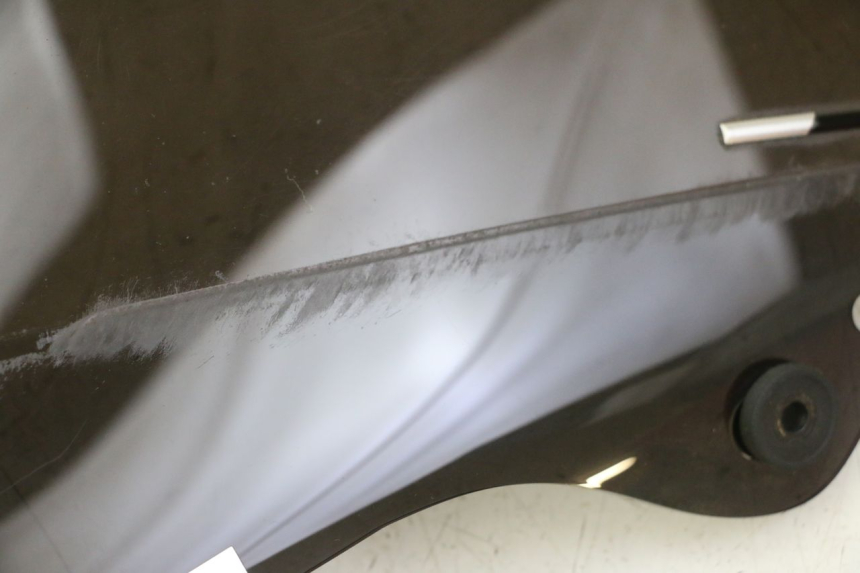 photo de PARE BRISE PEUGEOT SATELIS 125 (2013 - 2018) - Vue rapprochée