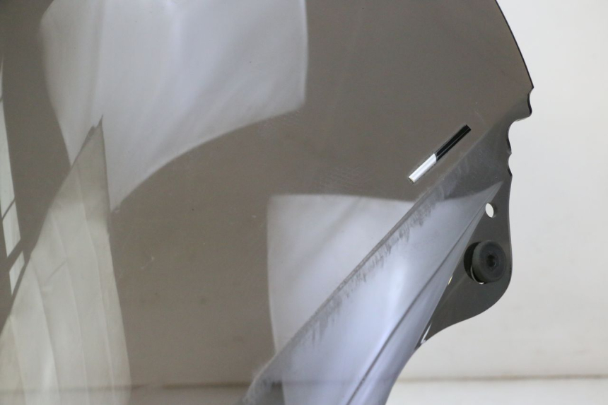 photo de PARE BRISE PEUGEOT SATELIS 125 (2013 - 2018) - Zoom état d’usage