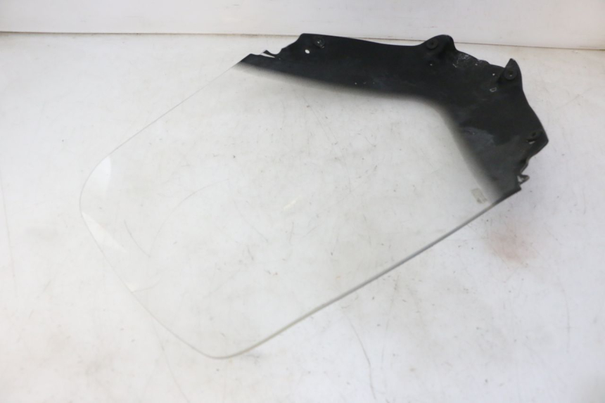 photo de PARE BRISE PEUGEOT SATELIS 125 (2010 - 2012) - Détail de la pièce