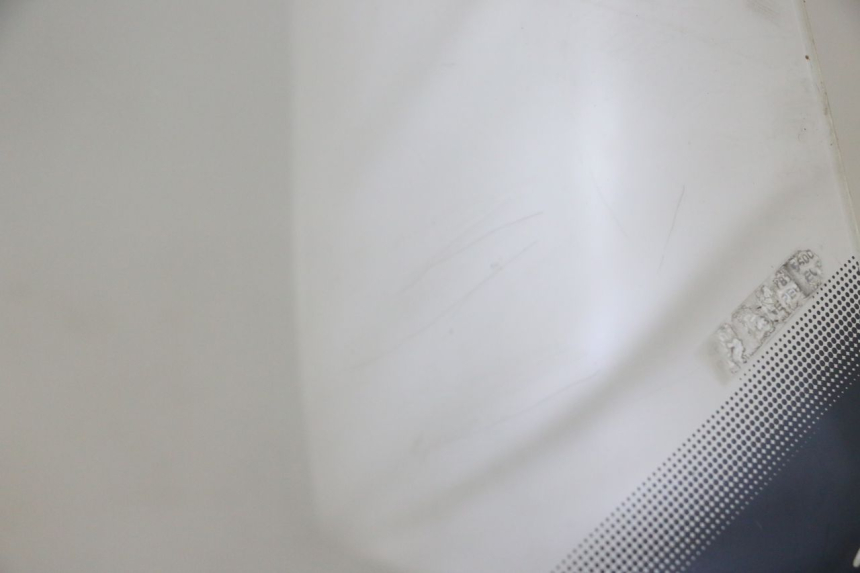 photo de PARE BRISE PEUGEOT SATELIS 125 (2010 - 2012) - Gros plan technique