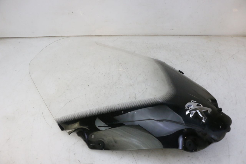 photo de PARE BRISE PEUGEOT SATELIS 125 (2010 - 2012) - Points de fixation