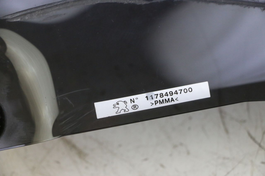 photo de PARE BRISE PEUGEOT SATELIS 125 (2013 - 2018) - Détails caractéristiques