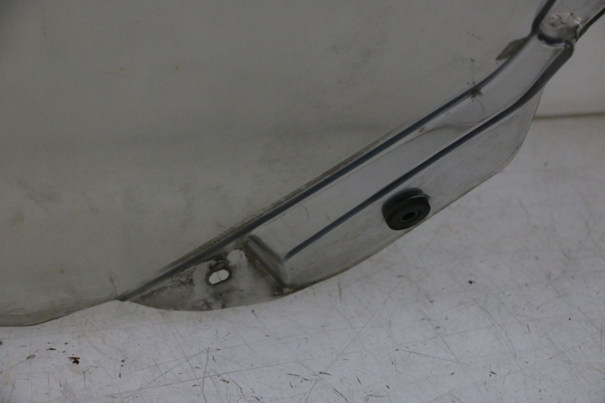 photo de PARE BRISE PEUGEOT SATELIS 125 (2006 - 2009) - Détails caractéristiques