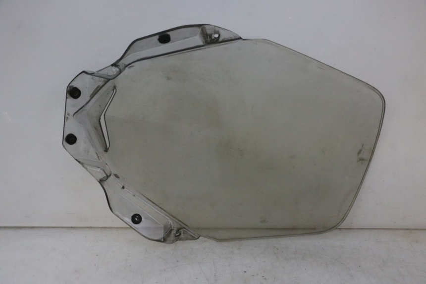 photo de PARE BRISE PEUGEOT SATELIS 125 (2006 - 2009) - Gros plan technique