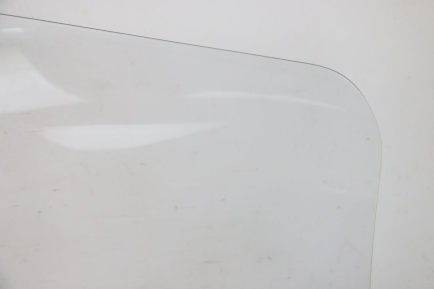 photo de PARE BRISE SUZUKI BURGMAN 125 (2018 - 2021) - Détails caractéristiques