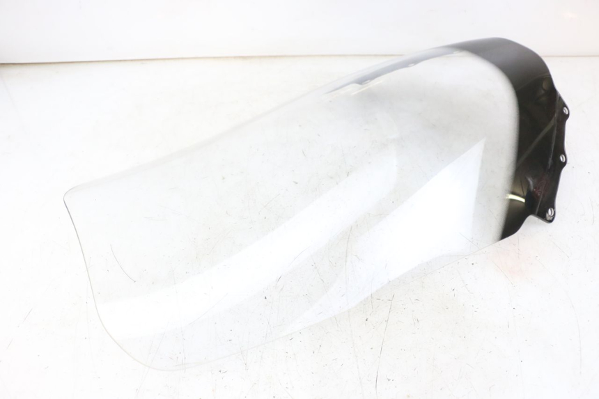 photo de PARE BRISE SUZUKI BURGMAN 125 (2018 - 2021) - Gros plan technique