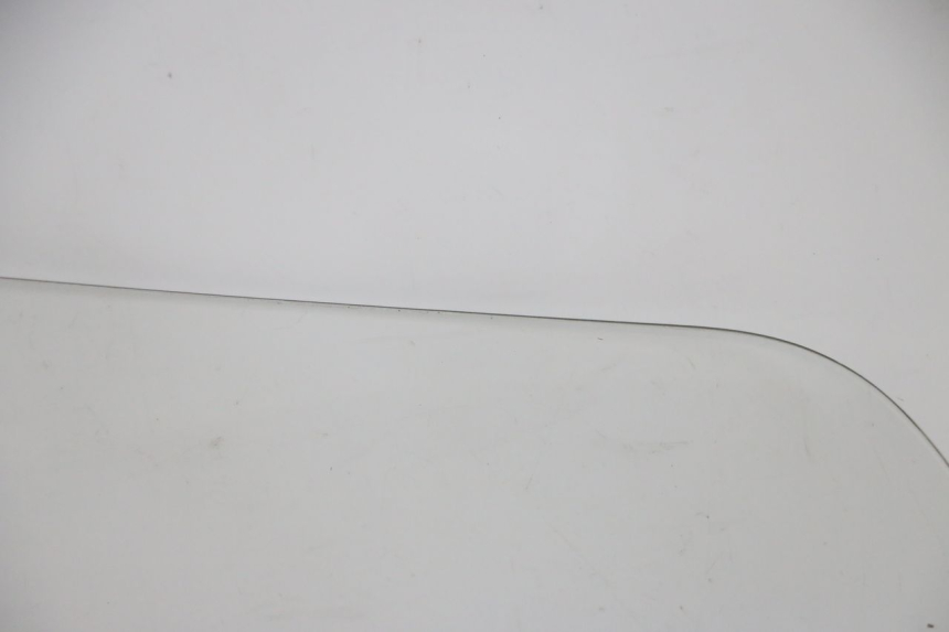 photo de PARE BRISE SUZUKI BURGMAN 125 (2018 - 2021) - Zoom composants