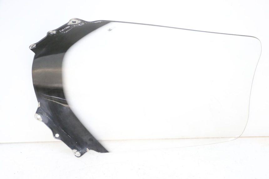 photo de PARE BRISE SUZUKI BURGMAN 125 (2015 - 2017) - Gros plan technique