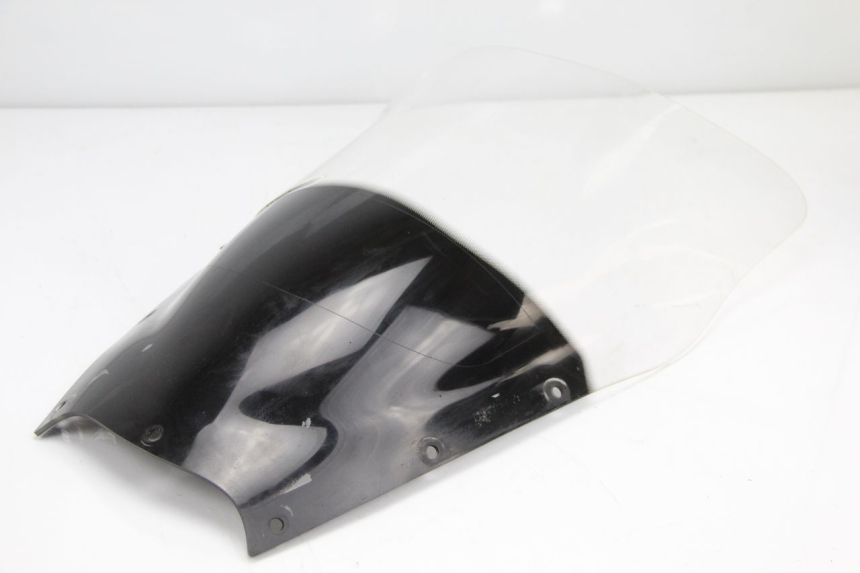 photo de PARE BRISE YAMAHA TDM ABS 900 (2002 - 2014) - Gros plan technique