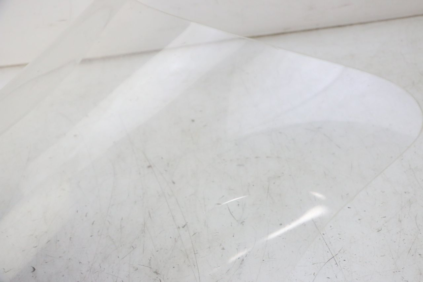 photo de PARE BRISE YAMAHA TDM ABS 900 (2002 - 2014) - Gros plan technique