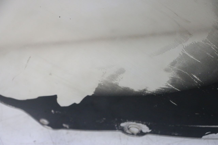 photo de PARE BRISE SUZUKI UH BURGMAN 125 (2002 - 2006) - Focus structure