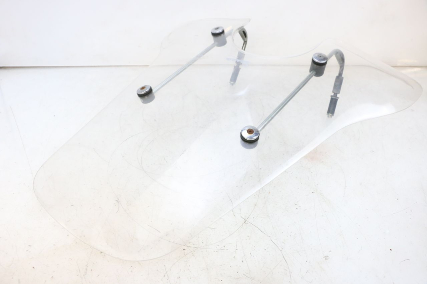 photo de PARE BRISE PIAGGIO VESPA GTS SUPER IE 125 (2009 - 2016) - Détails caractéristiques